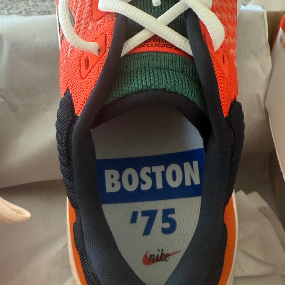 HURRICANES NIKE ZOOMX - Picture 9 of 9
